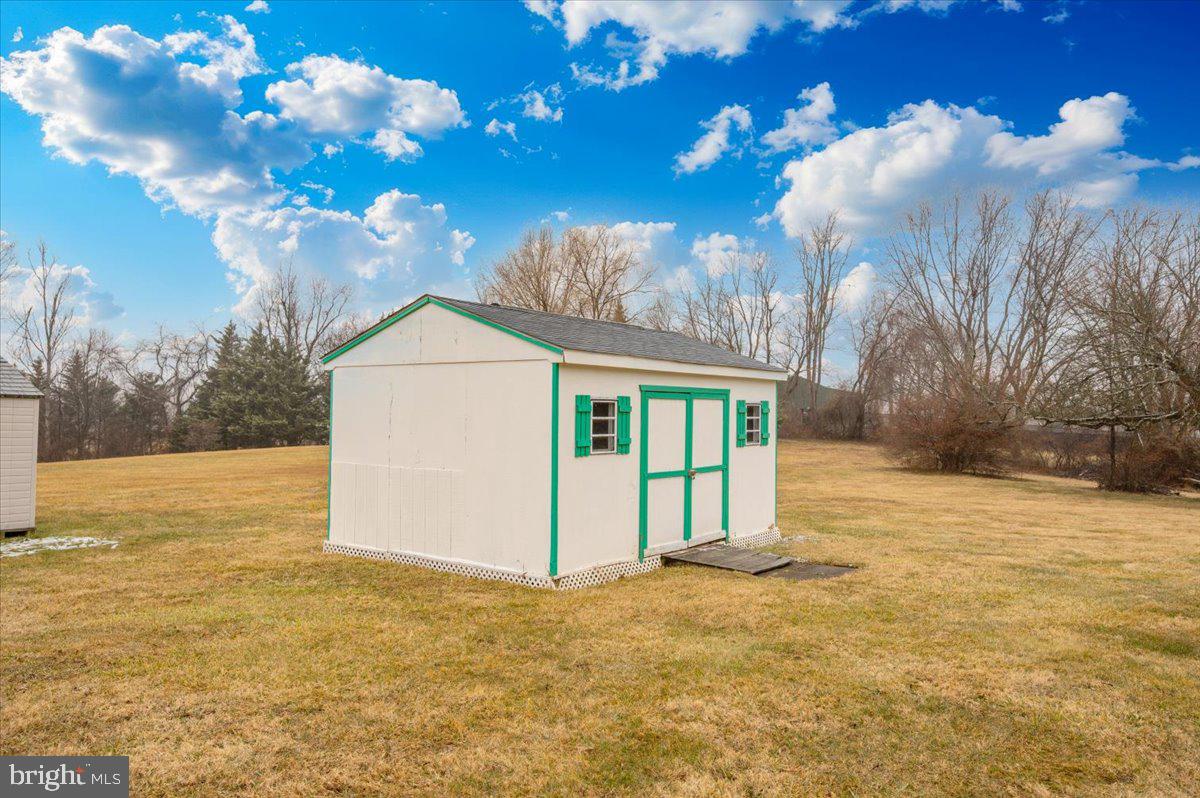 1589 SMILEY DRIVE