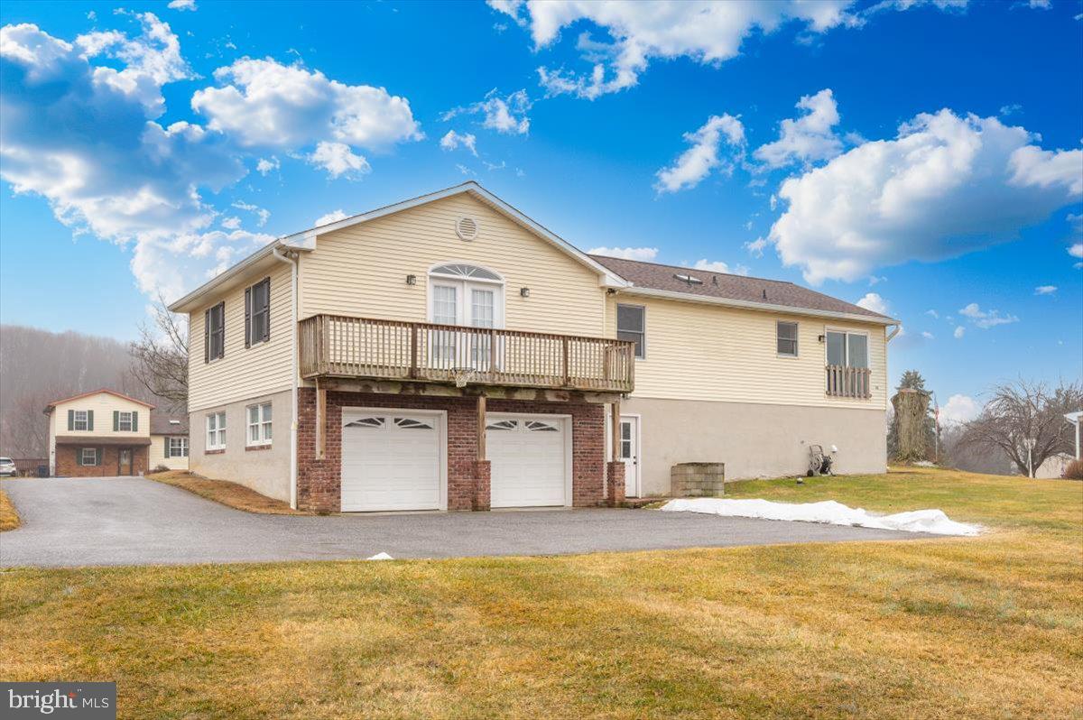1589 SMILEY DRIVE