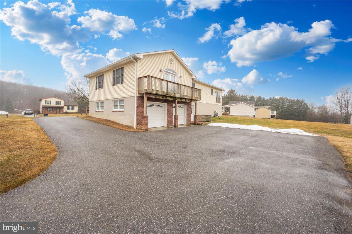 1589 SMILEY DRIVE