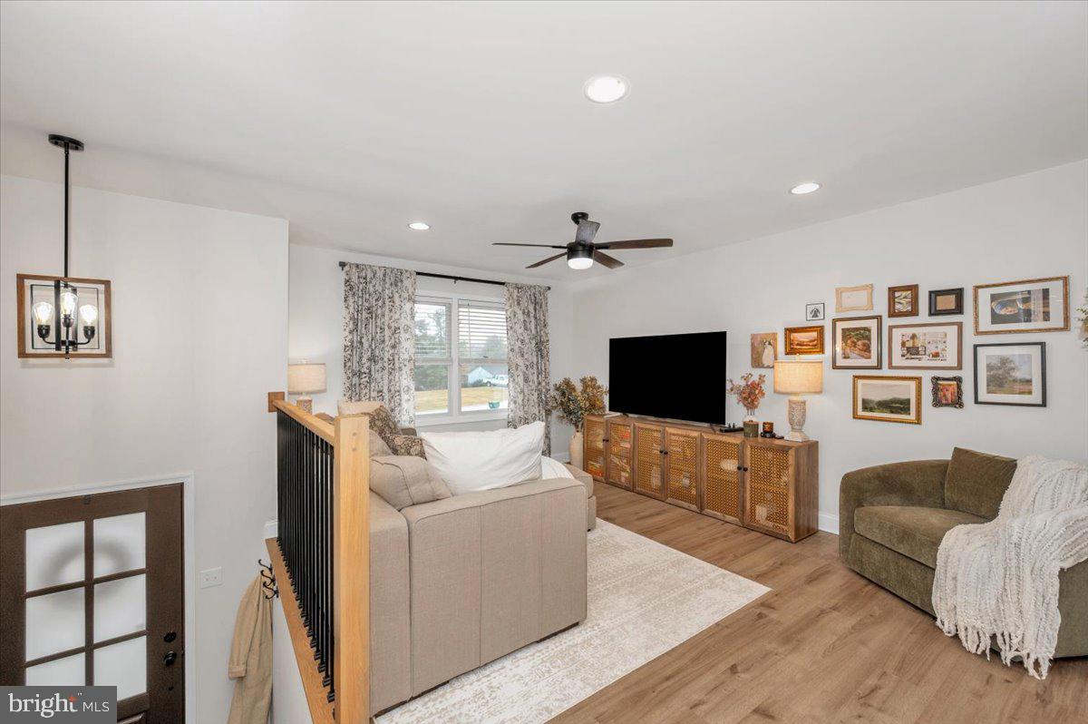 1589 SMILEY DRIVE