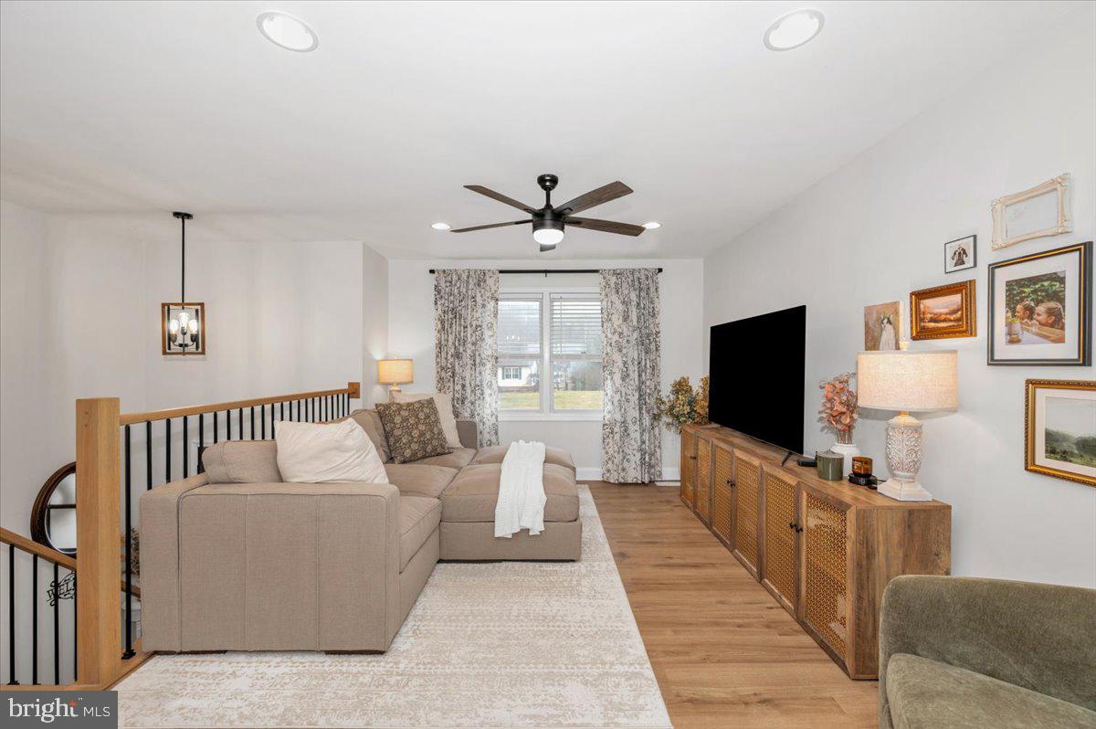 1589 SMILEY DRIVE
