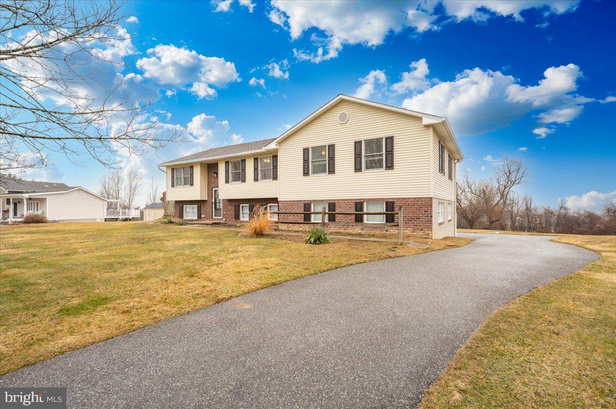 1589 SMILEY DRIVE