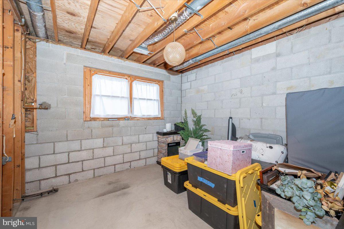 1589 SMILEY DRIVE