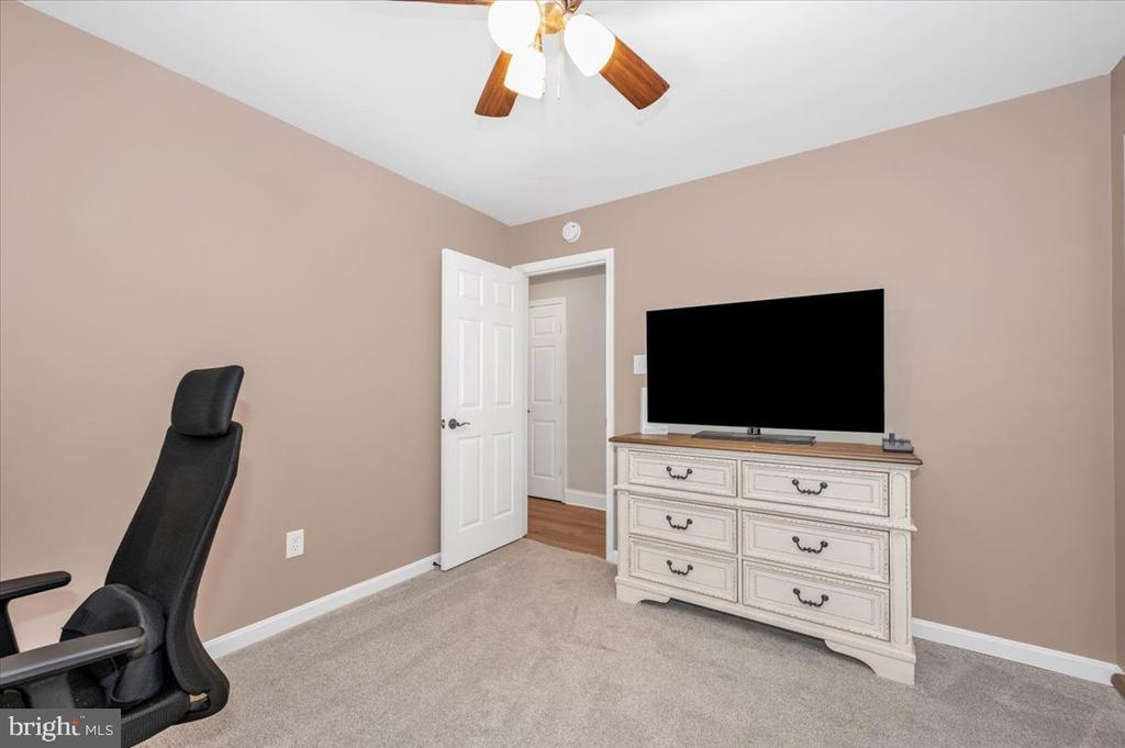 1589 SMILEY DRIVE