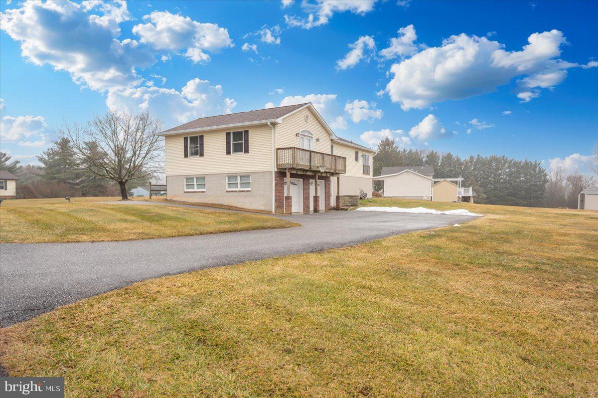 1589 SMILEY DRIVE