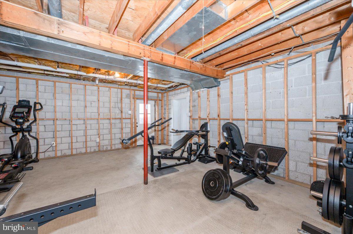 1589 SMILEY DRIVE