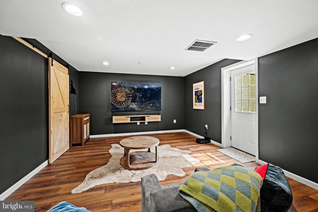 3270 PIPE CREEK VIEW DRIVE