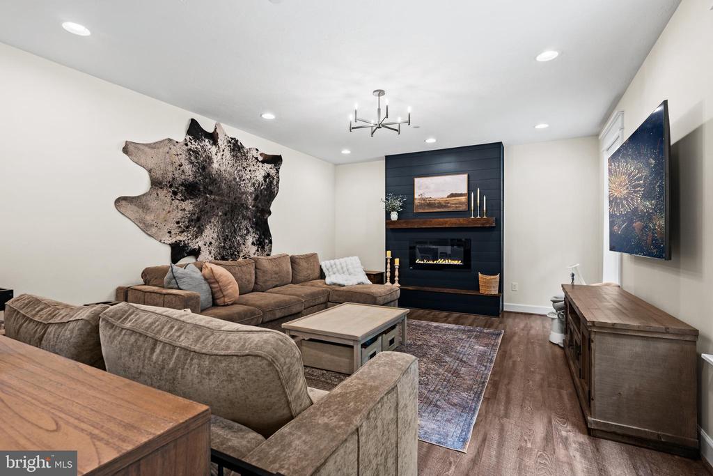 3270 PIPE CREEK VIEW DRIVE