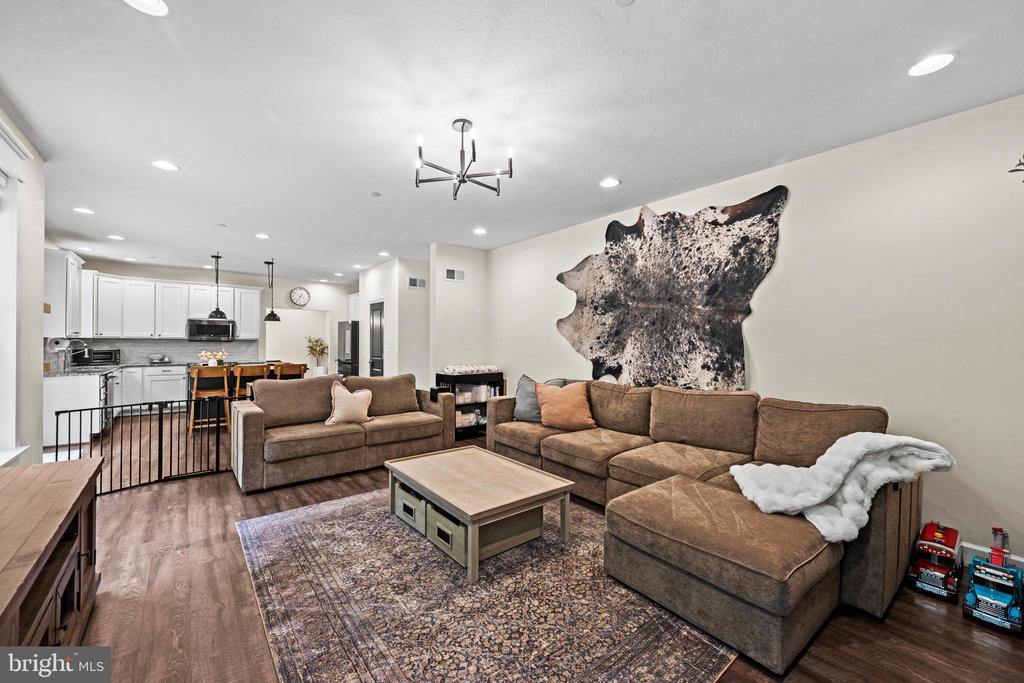 3270 PIPE CREEK VIEW DRIVE
