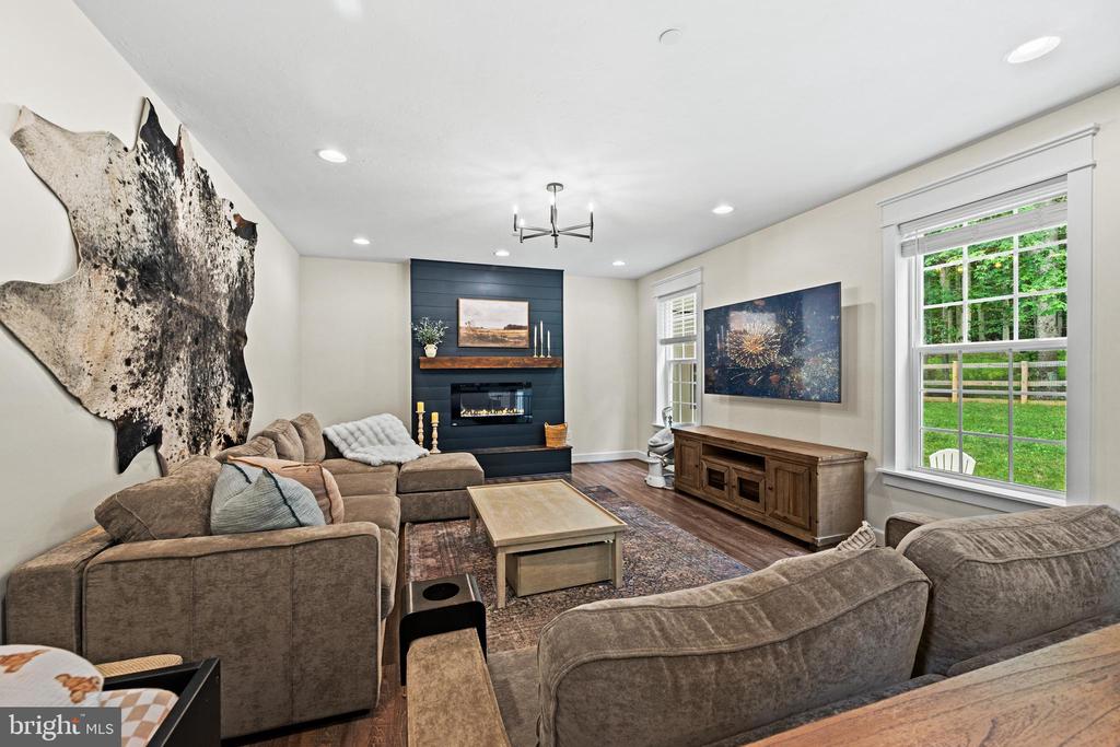 3270 PIPE CREEK VIEW DRIVE
