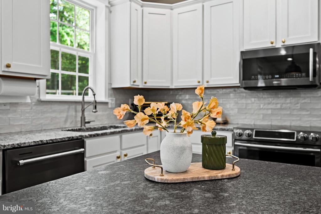 3270 PIPE CREEK VIEW DRIVE