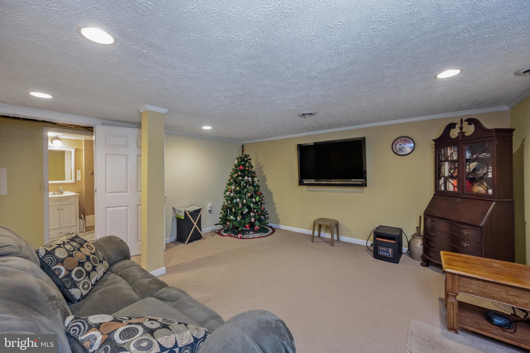 710 N WARFIELD DRIVE