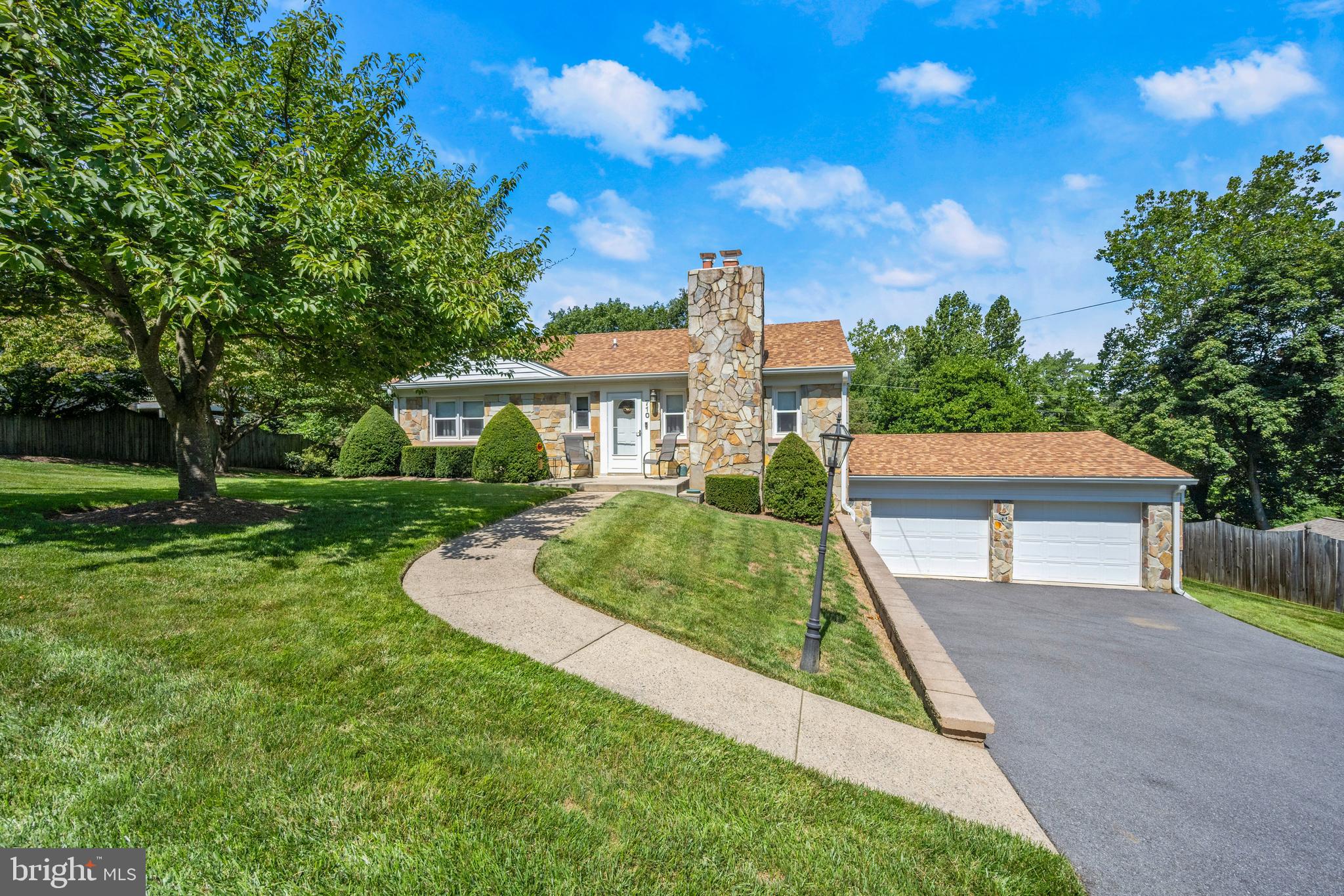 710 N WARFIELD DRIVE