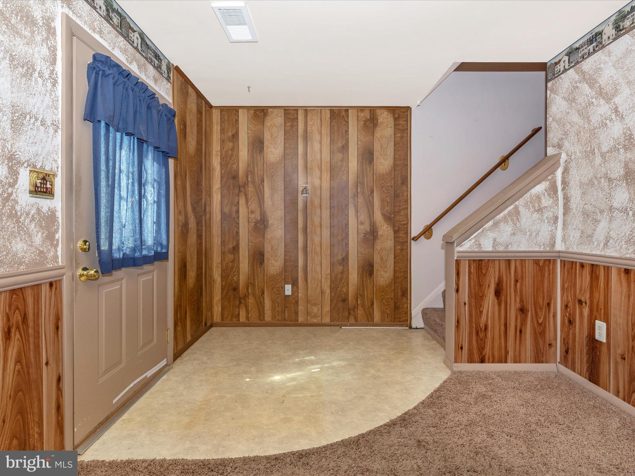 102 Stonegate DRIVE