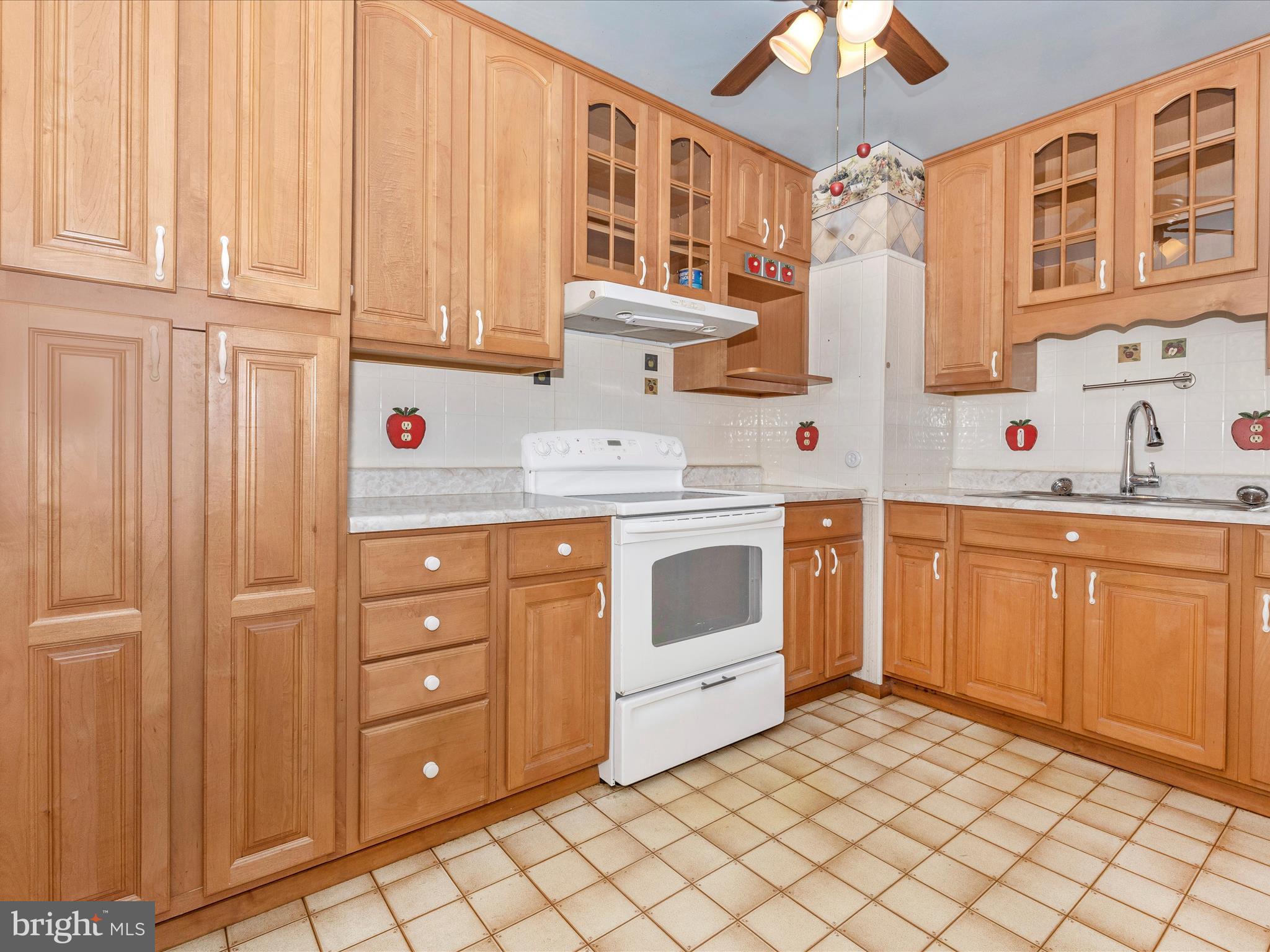 102 Stonegate DRIVE