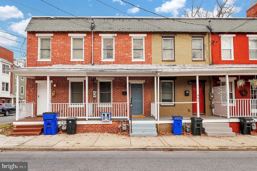443 W South St
