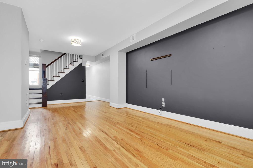 443 W South St