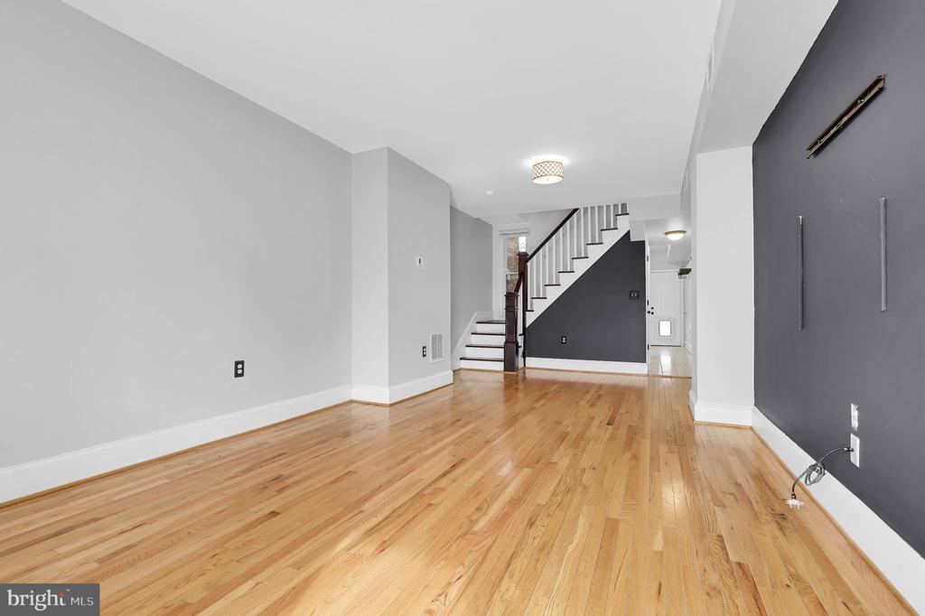 443 W South St