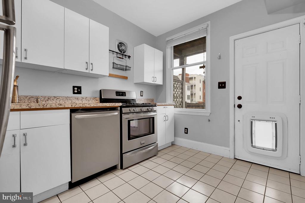 443 W South St