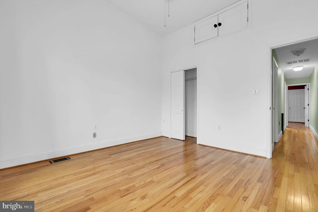 443 W South St