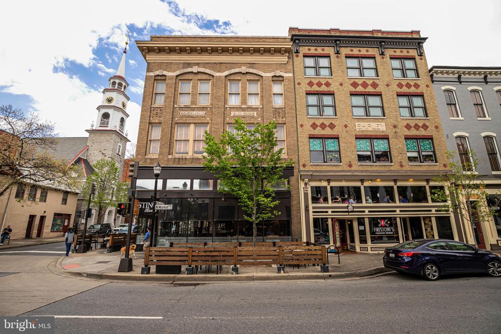 443 W South St