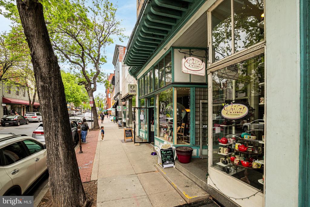443 W South St