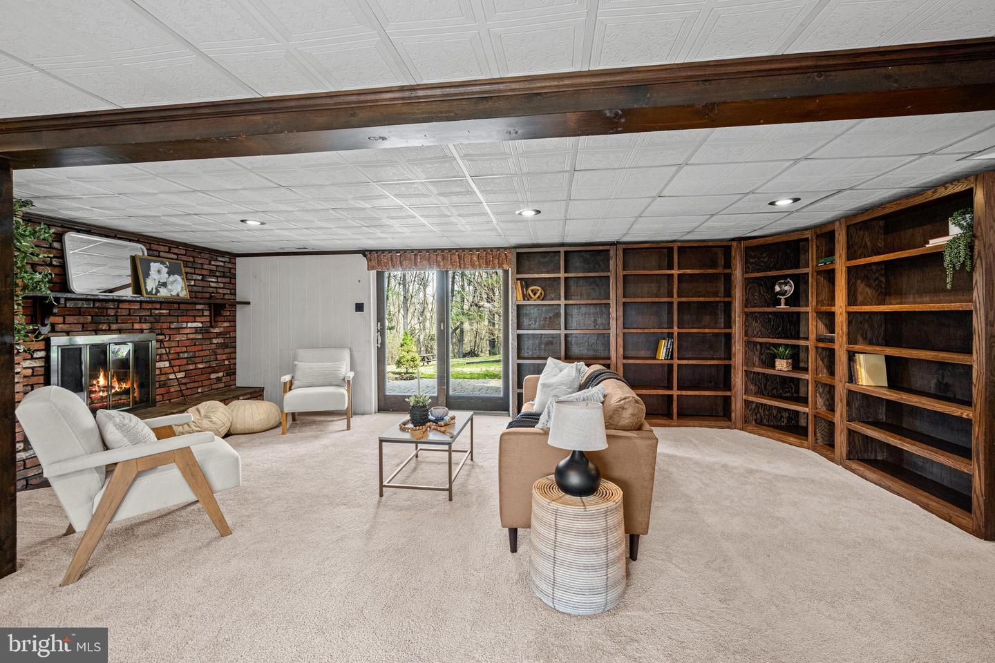 12402 Hill Ct