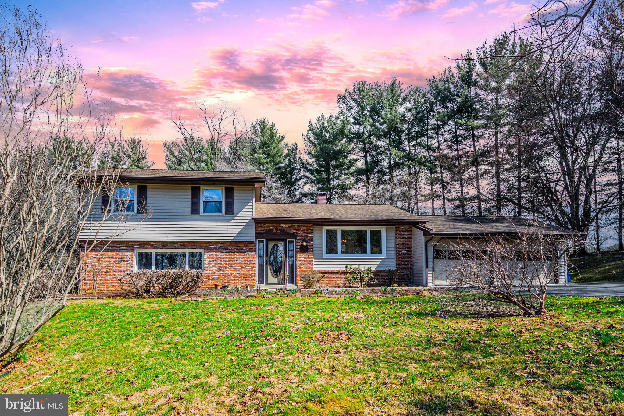 12402 Hill Ct