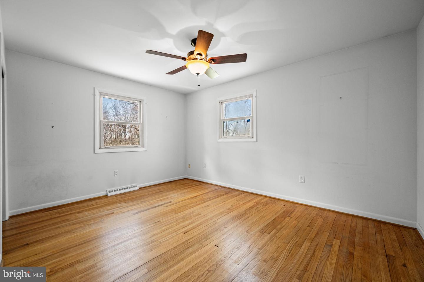 12402 Hill Ct