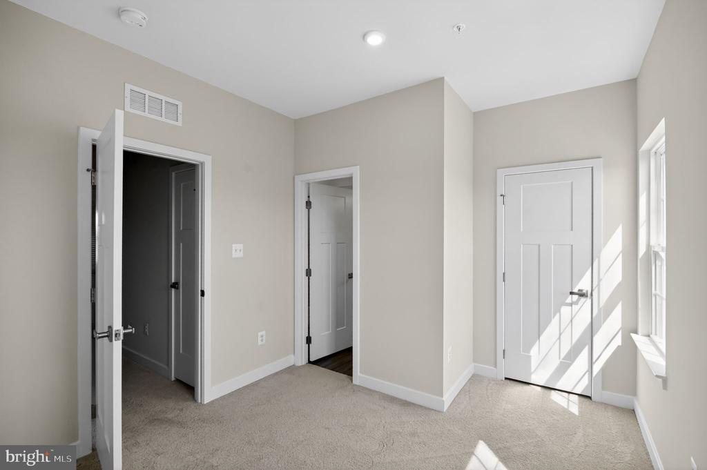 6638 BALLENGER RUN BOULEVARD