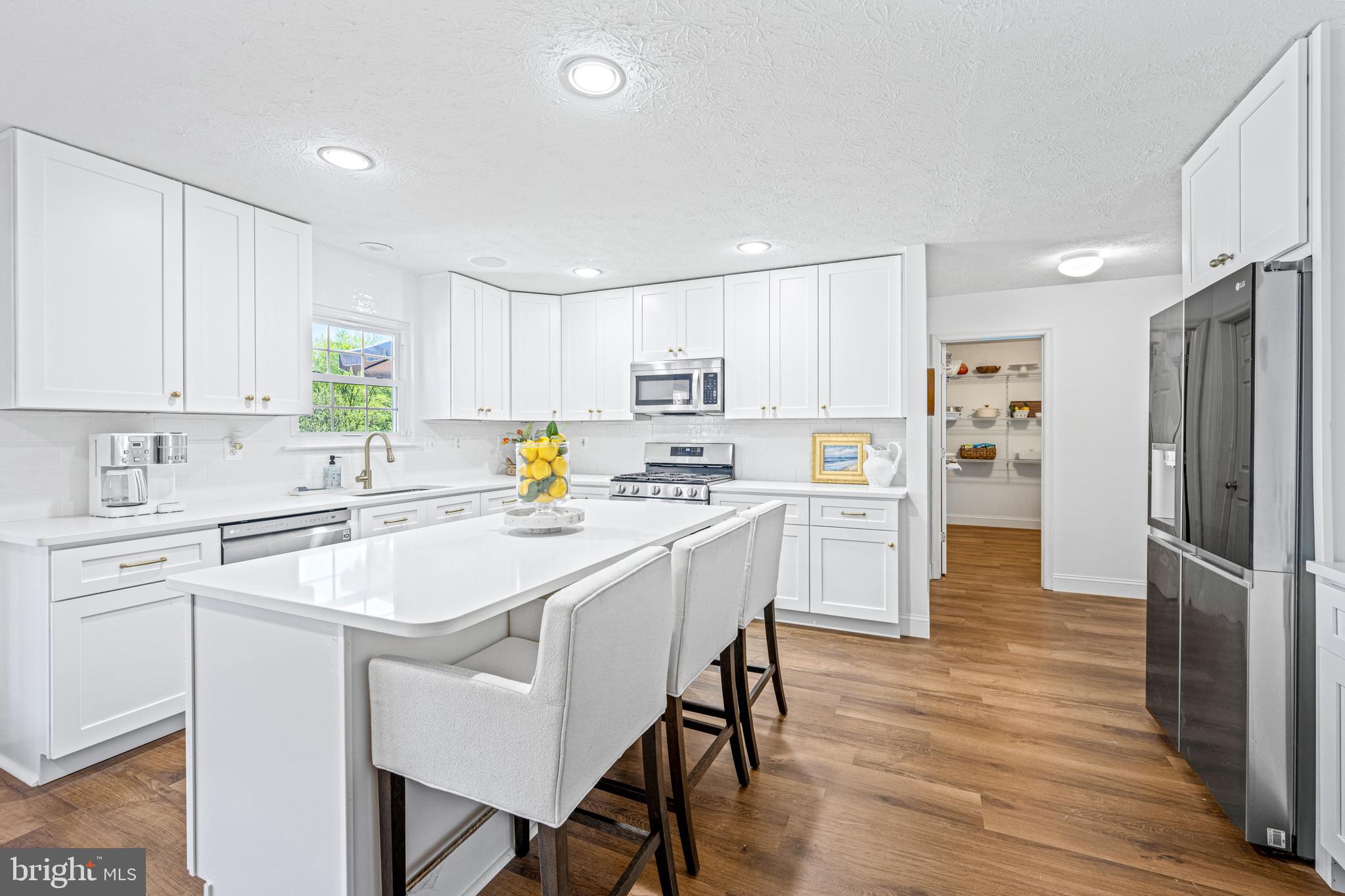 207 Holstein Ct