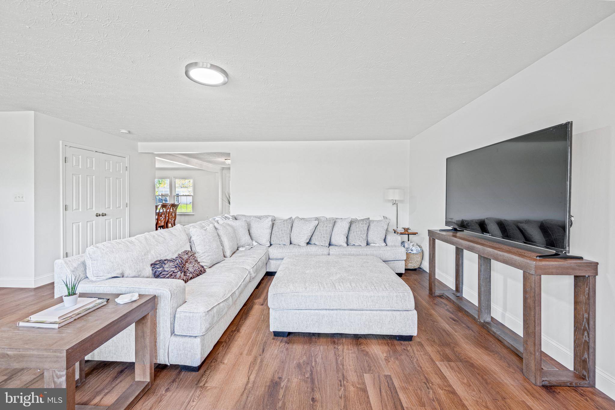 207 Holstein Ct