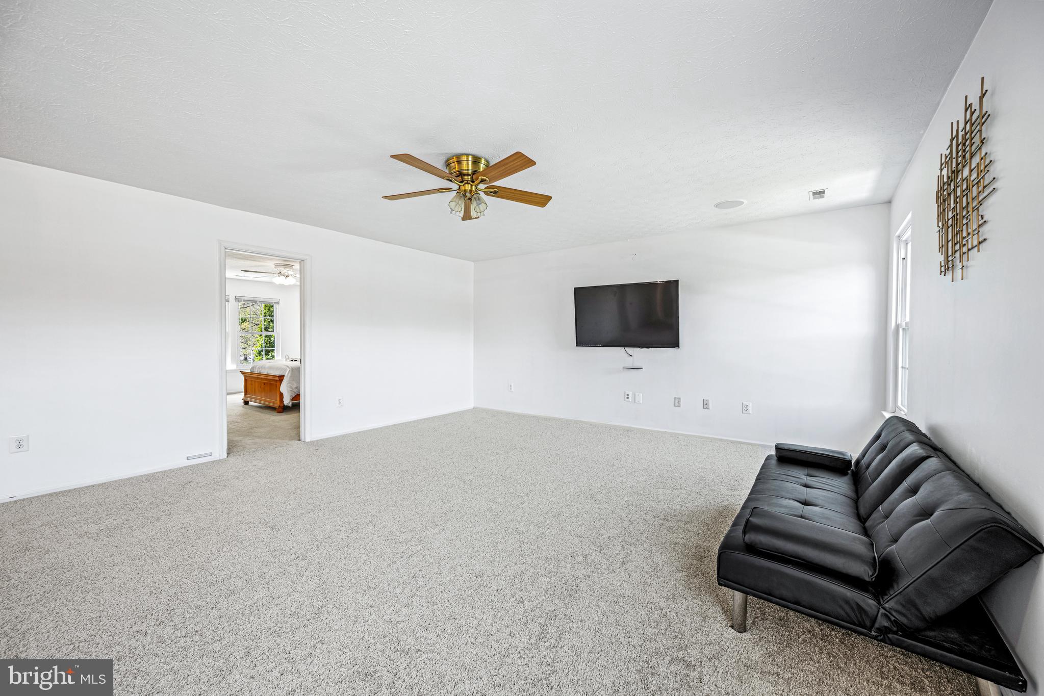 207 Holstein Ct