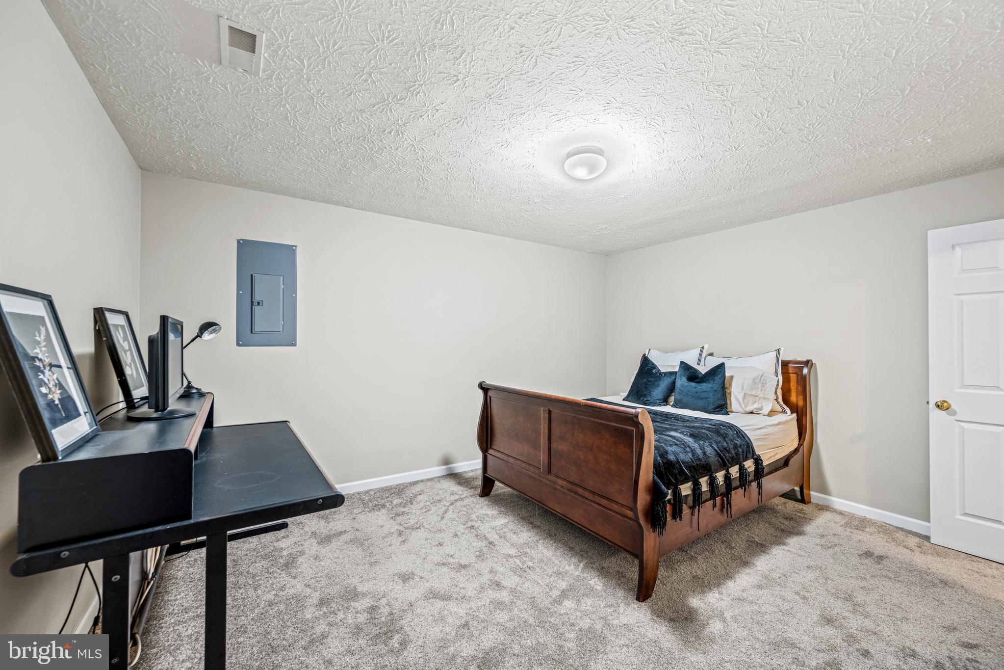 207 Holstein Ct
