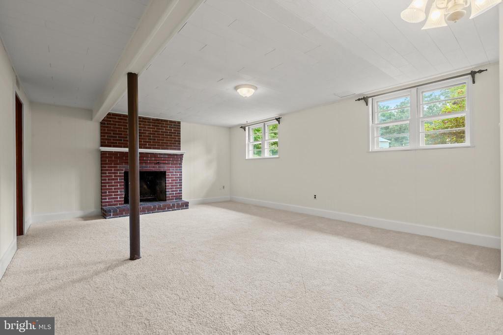 2402 BEVERLY DRIVE