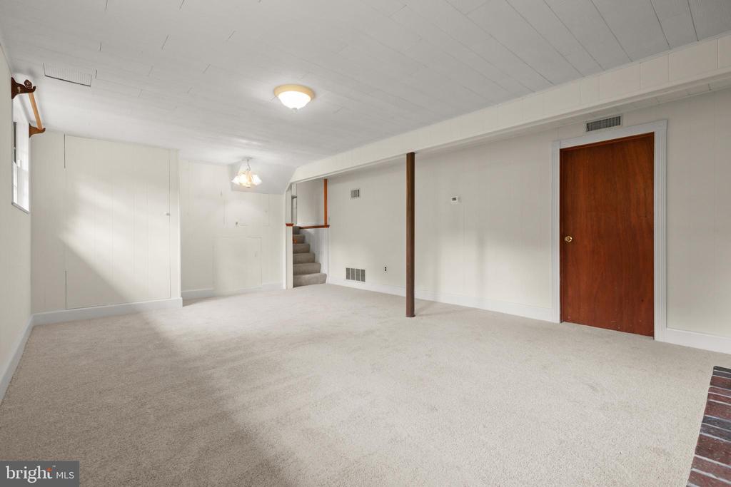 2402 BEVERLY DRIVE