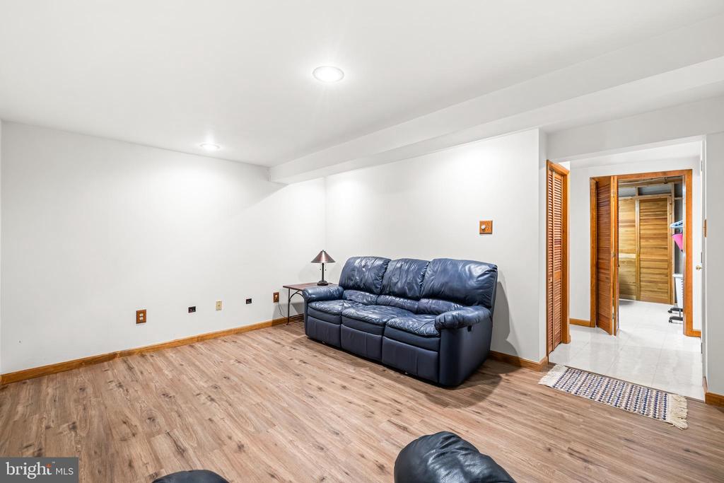 900 HAMBURG DRIVE