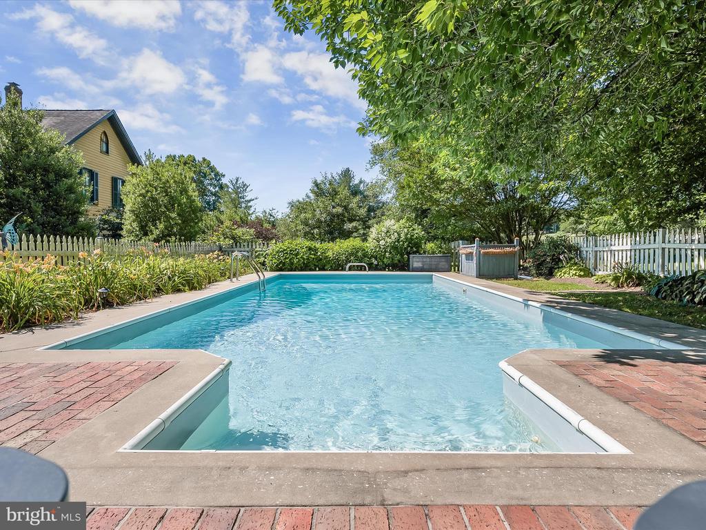 691 River Rd