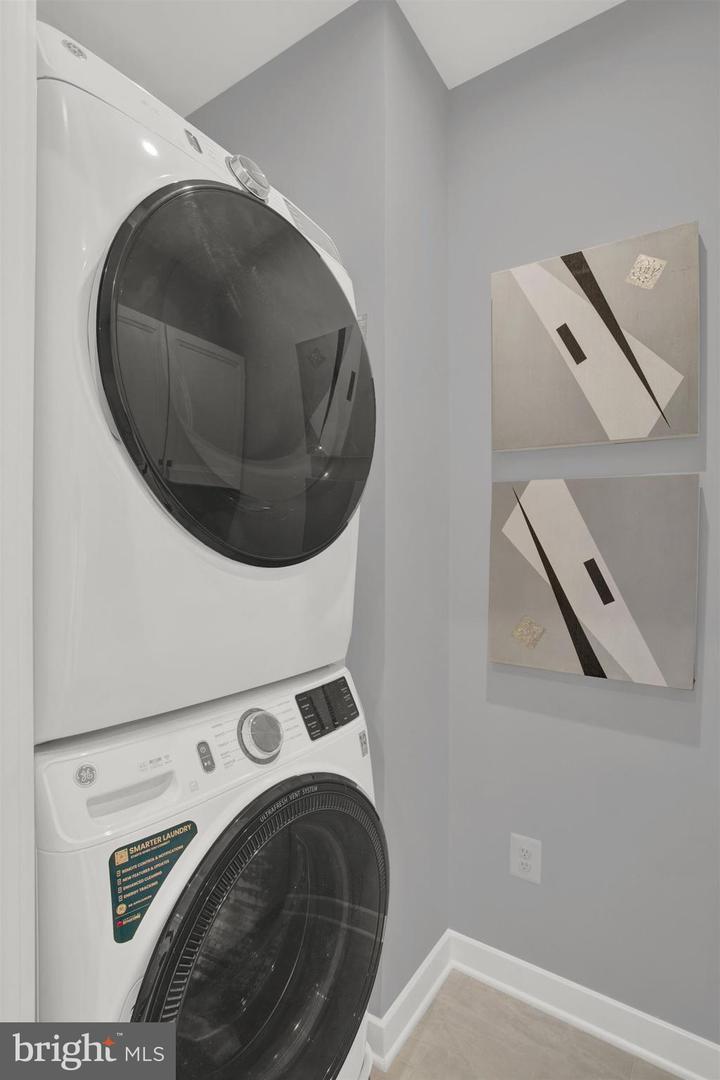 2570-B Verona Pl