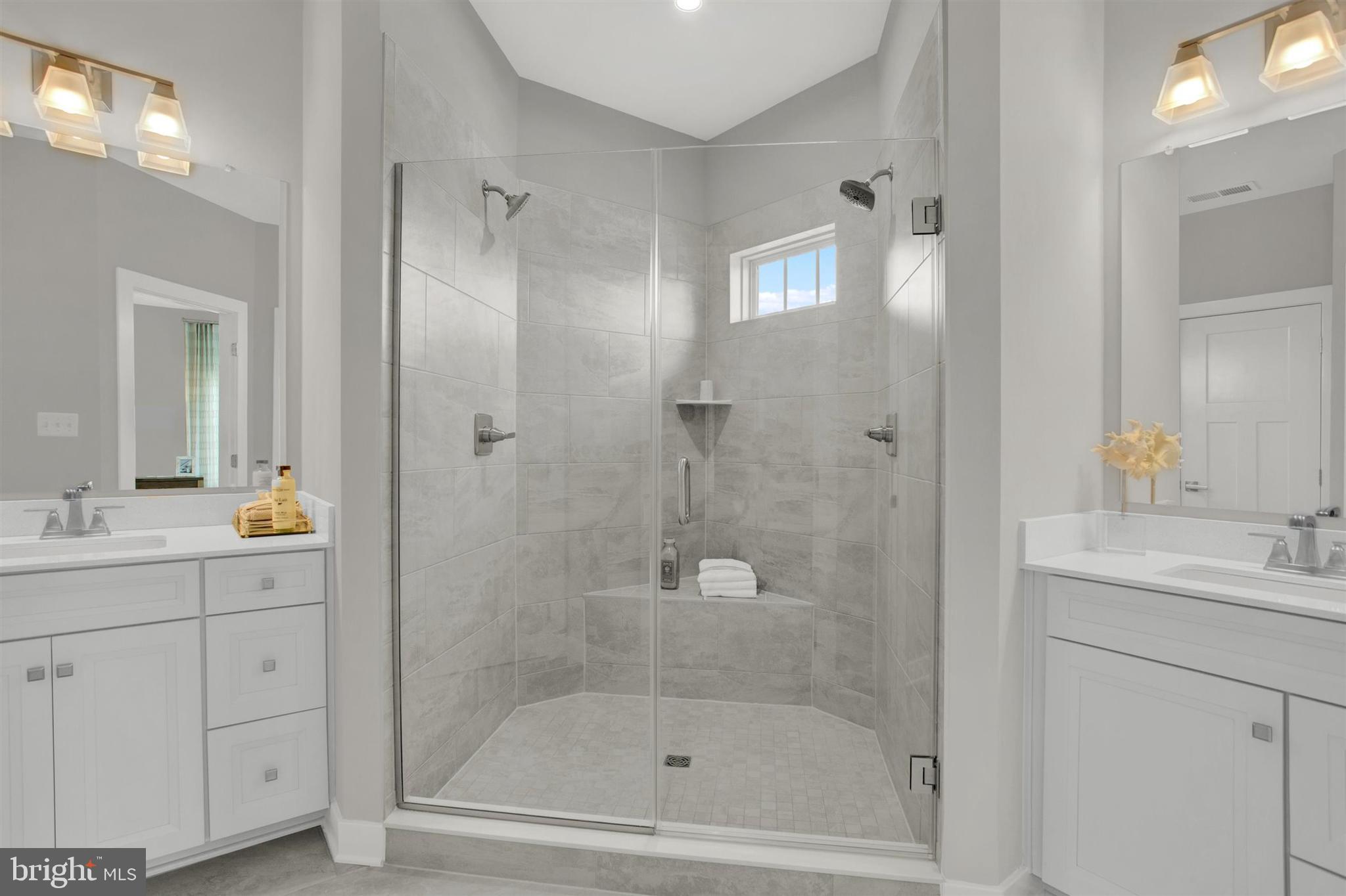 2570-B Verona Pl