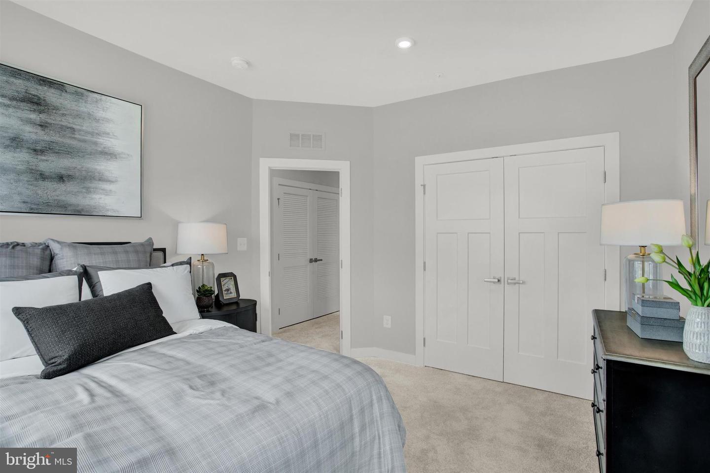 2570-B Verona Pl