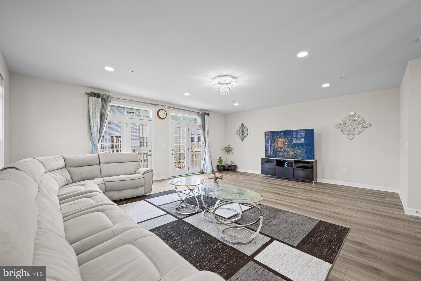 3923 Cooks Ln