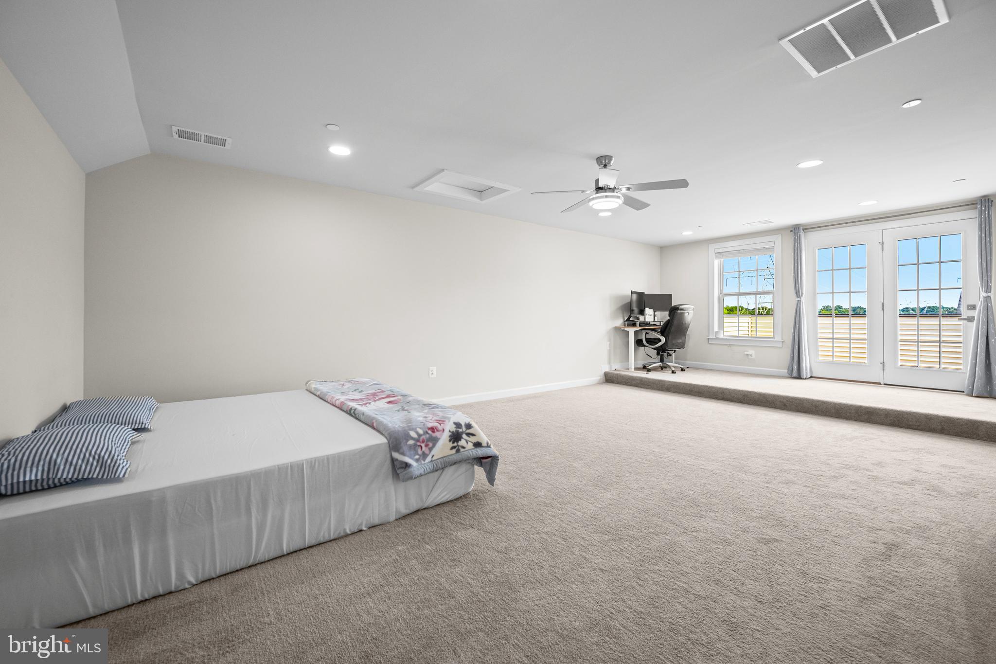 3923 Cooks Ln