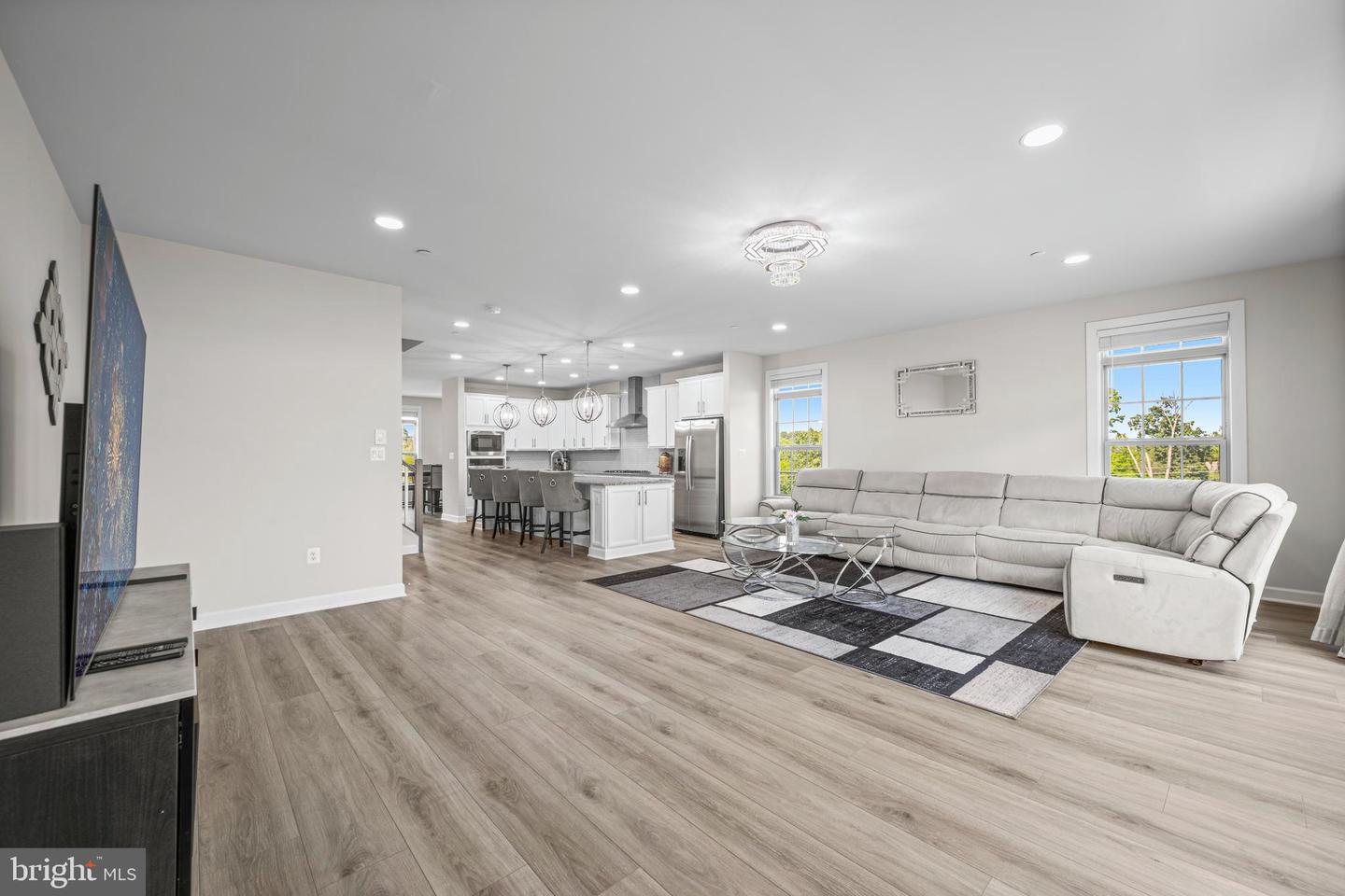 3923 Cooks Ln