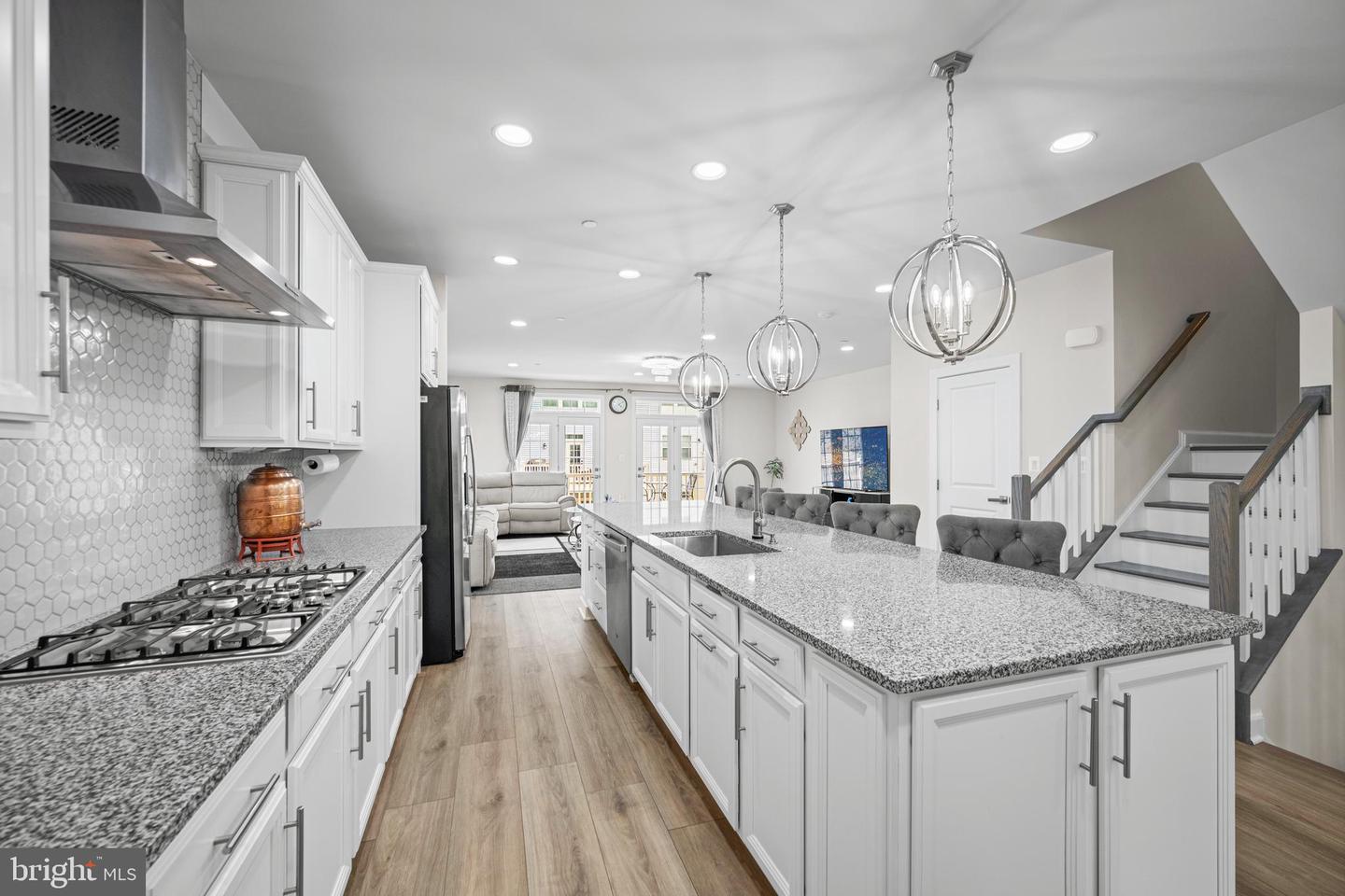 3923 Cooks Ln