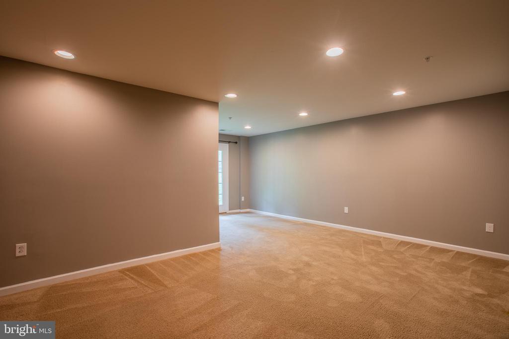 7314 FREEBIRD LN