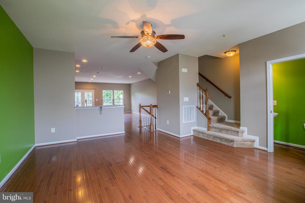 7314 FREEBIRD LN