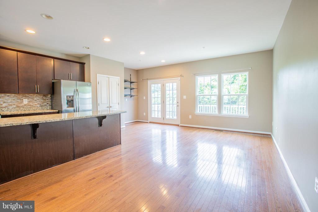 7314 FREEBIRD LN