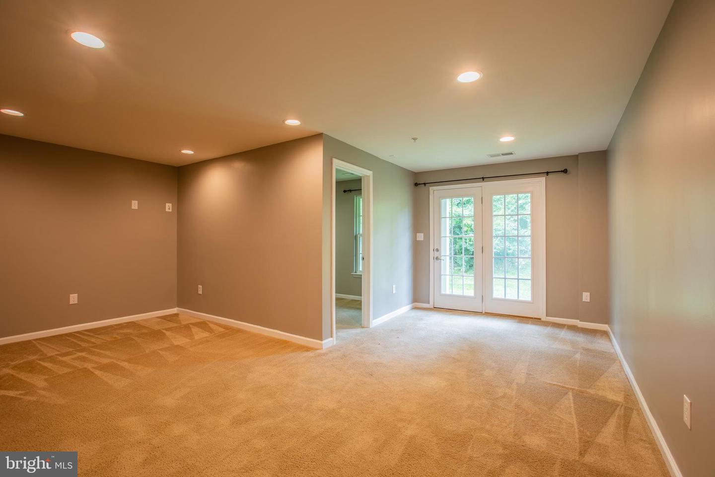 7314 FREEBIRD LN