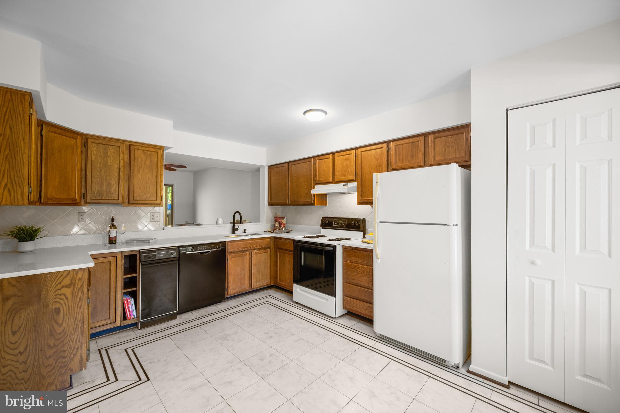 9453 CLOCKTOWER LANE